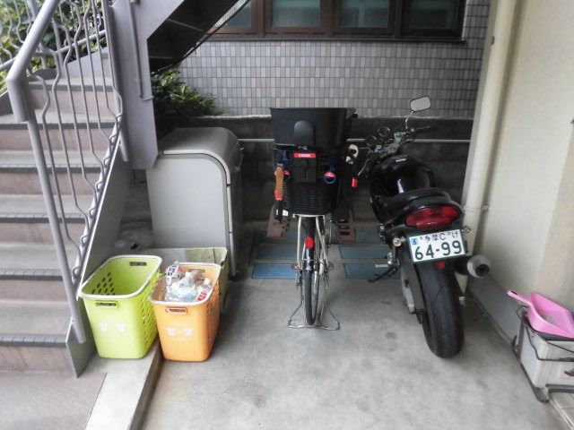 エントランス　敷地内ごみ置場