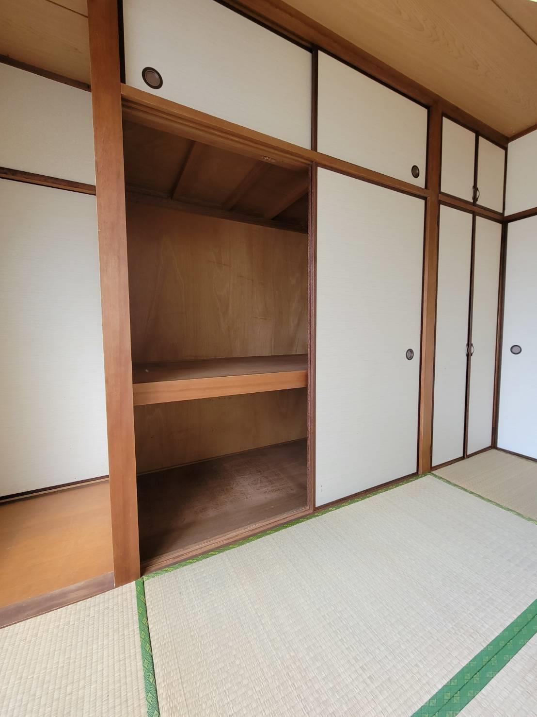 収納　天井までしっかりと収納ができる押入♪