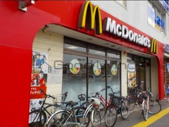 飲食店　マクドナルド六本松駅前店（飲食店）まで590m