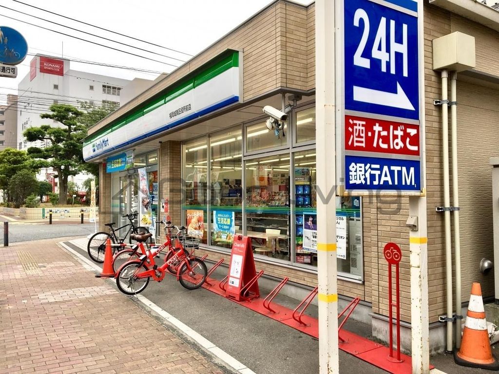 コンビニ　ファミリーマート福岡城南区役所前店（コンビニ）まで70m