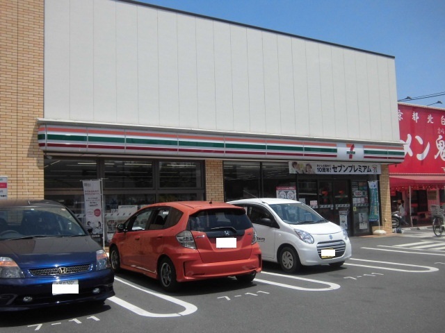 コンビニ　セブンイレブン（コンビニ）まで261m