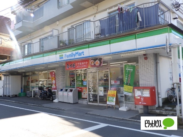 コンビニ　ファミリーマート横浜蒔田店（コンビニ）まで698m