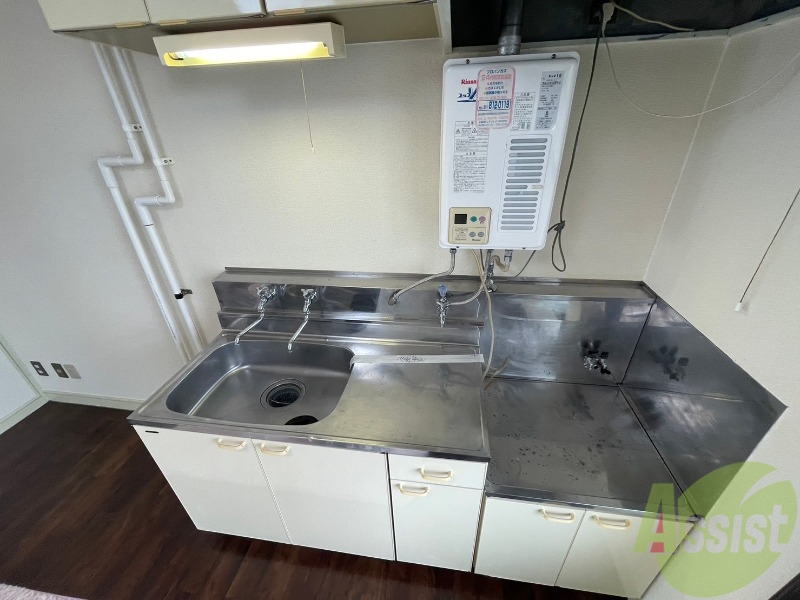 キッチン　キッチンです。ご自身でコンロを設置していただけます。