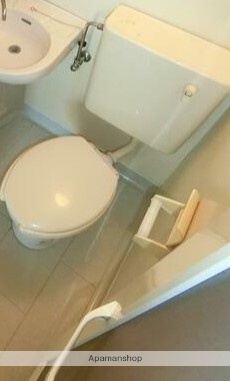 ＪＲ横須賀線 東戸塚駅 徒歩20分 4階建 築35年のトイレ写真