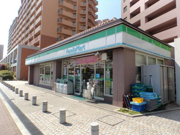 コンビニ　ファミリーマート泉大津なぎさ町店（コンビニ）まで639m