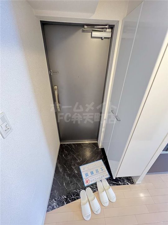 玄関　収納もある玄関です