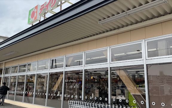 スーパー　イズミヤ 上新田店（スーパー）まで377m