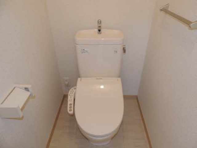 ＪＲ呉線 広駅 徒歩10分 2階建 築21年のトイレ写真