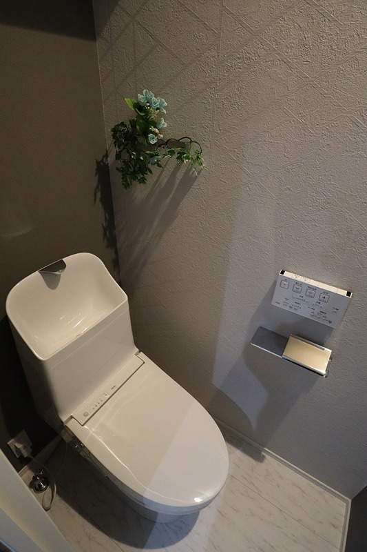 富山地鉄本線 東新庄駅 徒歩9分 2階建 築4年のトイレ写真