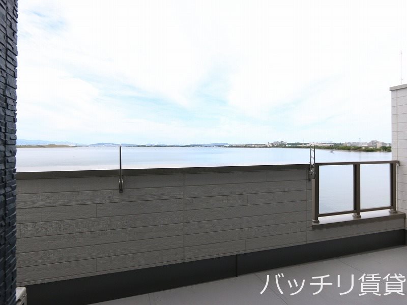 バルコニー　同シリーズの別号室の画像。現況優先