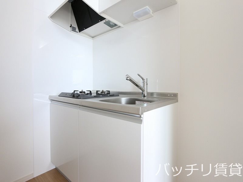 キッチン　同シリーズの別号室の画像。現況優先