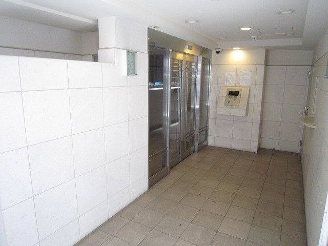 ロビー　オートロック