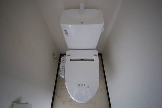トイレ　※別号室の参考写真になります。