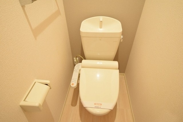 神戸電鉄有馬線 谷上駅 徒歩4分 3階建 築15年のトイレ写真
