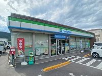 コンビニ　ファミリーマート牟礼店さん（コンビニ）まで240m