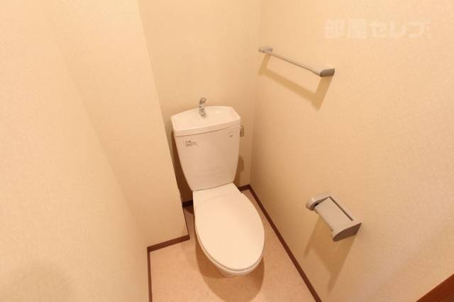 トイレ　清潔感溢れるトイレですね