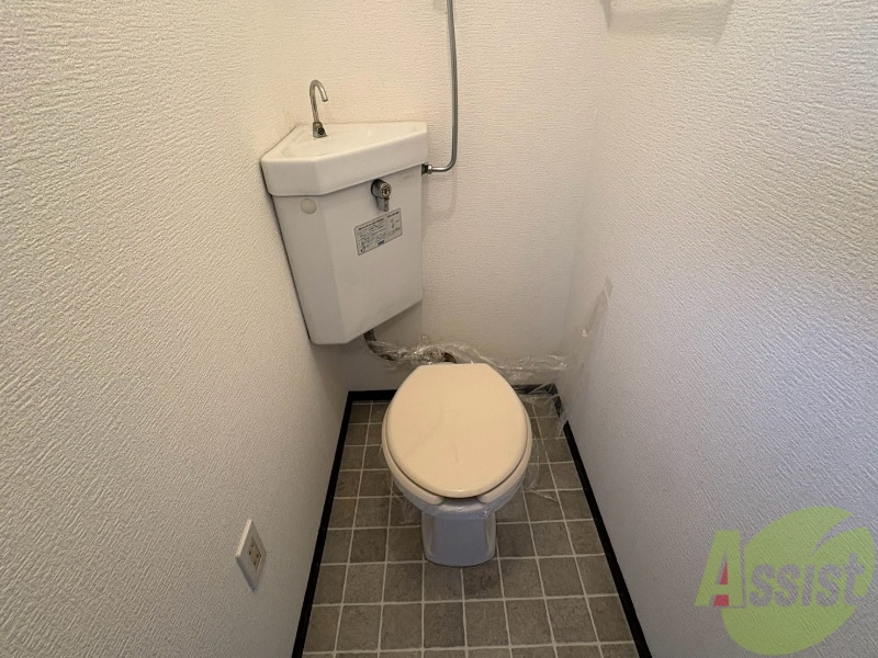 トイレ　こちらはトイレです。清潔感があり、安心して使用できます。