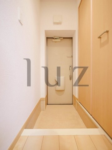 リブェールシノlllの玄関写真