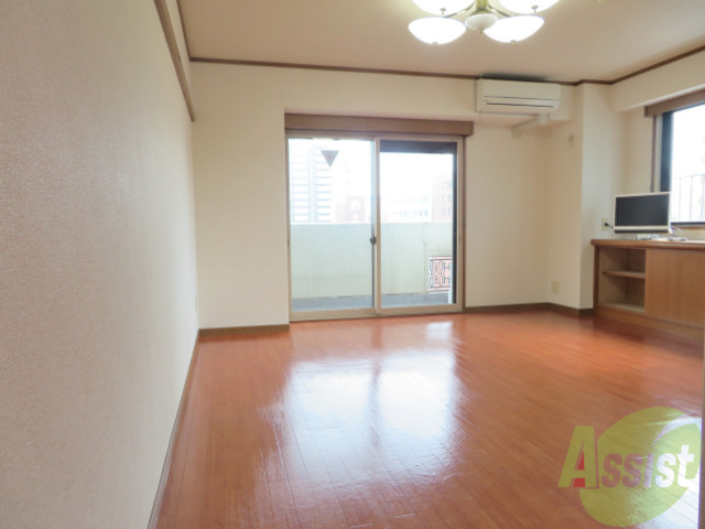 居室・リビング　陽の光が差し込む明るいお部屋は気持ちが良いですね。
