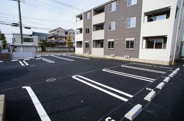 駐車場　車をお持ちの方に嬉しい駐車場付きの物件です