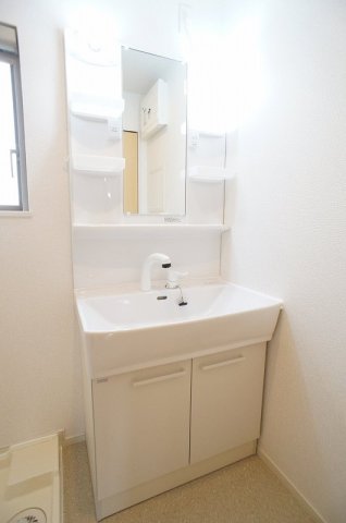 洗面設備　コンパクトで使いやすい洗面所