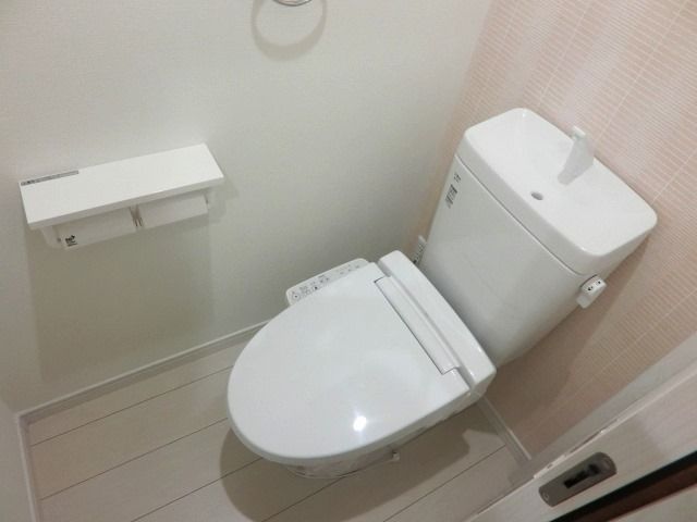 トイレ　洗浄機能付きです