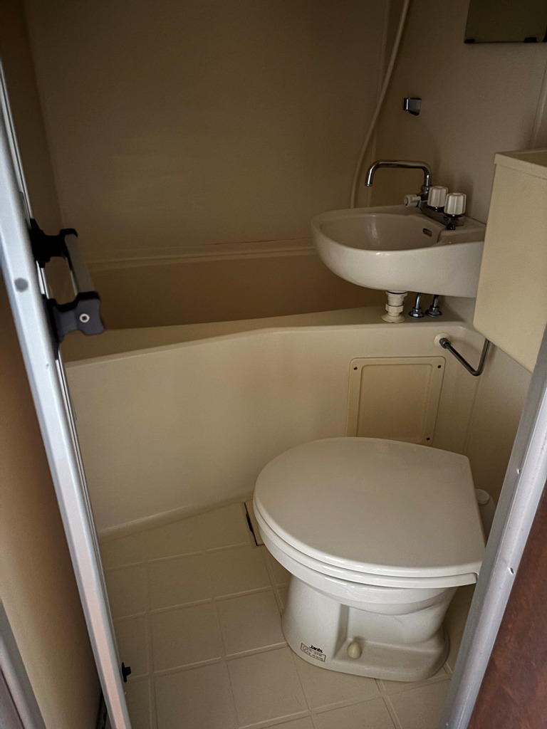 バス・シャワールーム　お風呂とトイレと洗面台の３点ユニットバスです♪