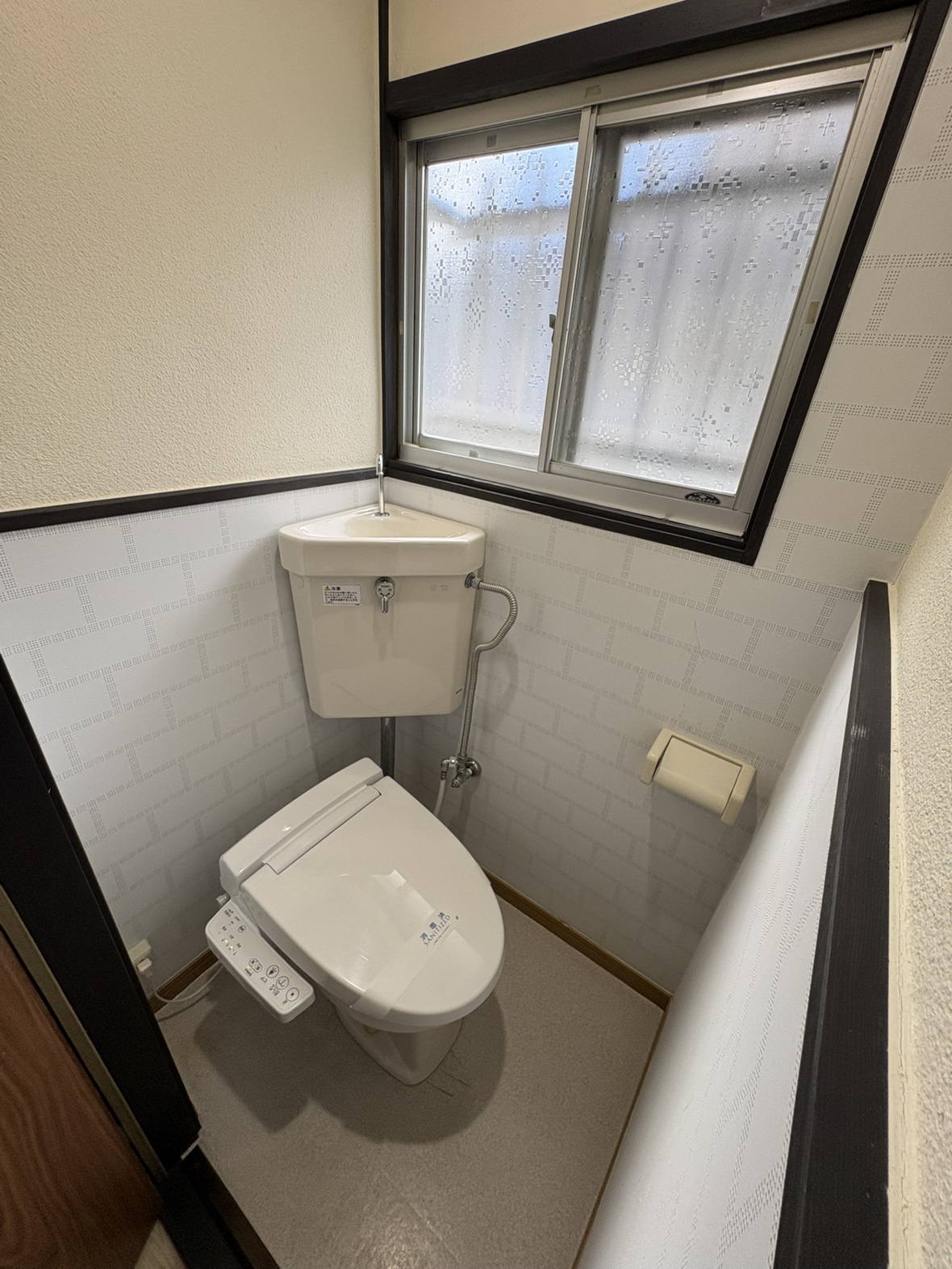 松原市岡2-12-36 貸家のトイレ写真