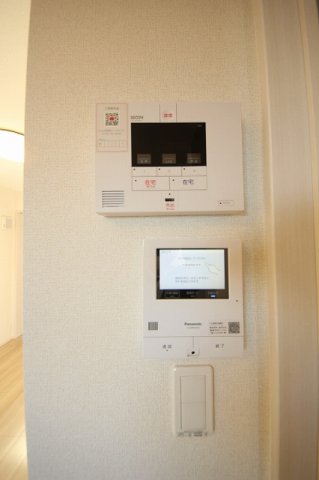 セキュリティ　カメラ付インターホンとALSOCホームセキュリティパネルです