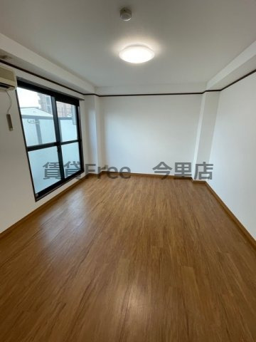 ＪＲ大阪環状線 玉造駅 徒歩12分 6階建 築31年の居間写真