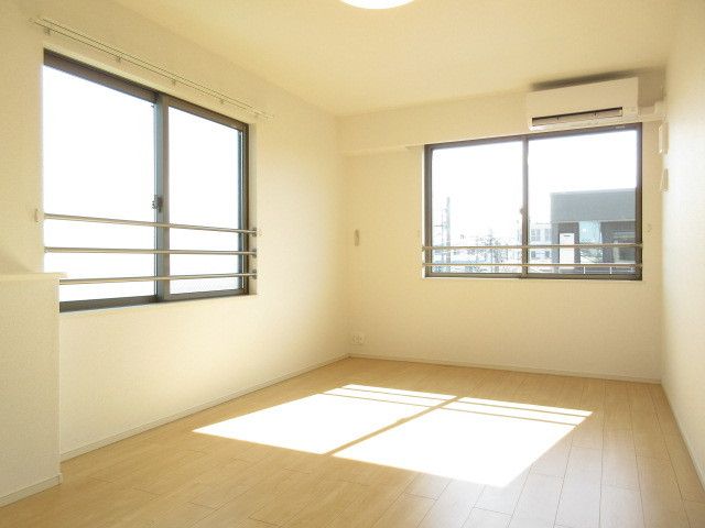 グローブ タカの居間写真