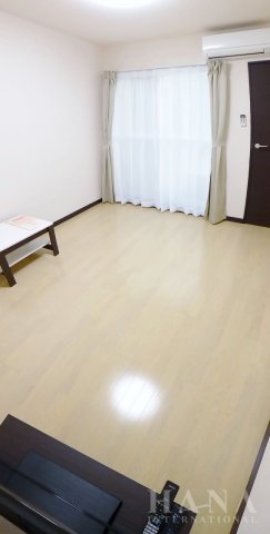 ＪＲ横浜線 古淵駅 バス乗車時間：11分 最寄りバス停で下車 徒歩10分 2階建 築12年の居間写真