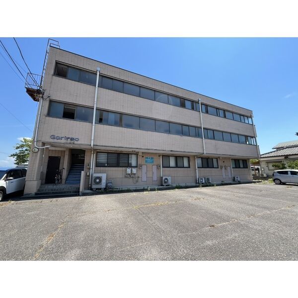 ＪＲ信越本線 新潟駅 バス乗車時間：64分 最寄りバス停で下車 徒歩1分 築28年