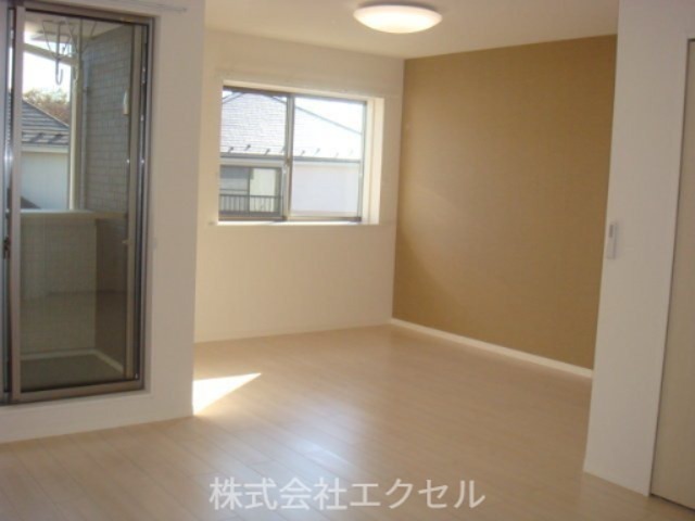 ＪＲ青梅線 牛浜駅 徒歩8分 2階建 築13年の居間写真