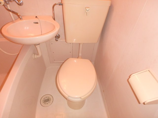 東急東横線 元住吉駅 徒歩11分 2階建 築36年のトイレ写真