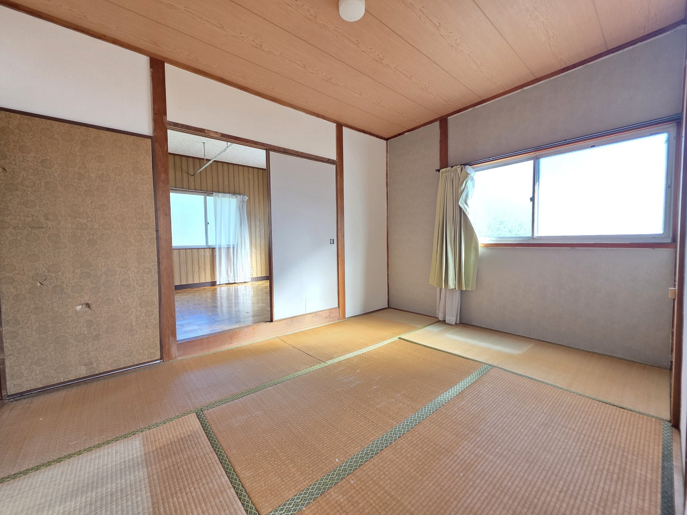 桜ヶ丘戸建の居間写真
