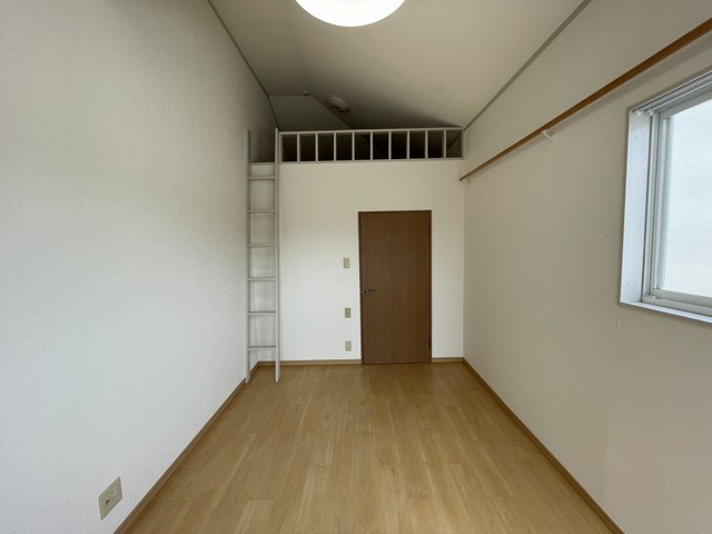 その他　【洋室】別部屋の写真です。