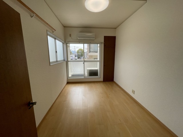 その他　【洋室】別部屋の写真です。