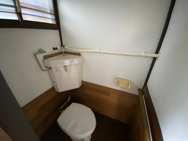 都営三田線 本蓮沼駅 徒歩1分 2階建 築57年のトイレ写真