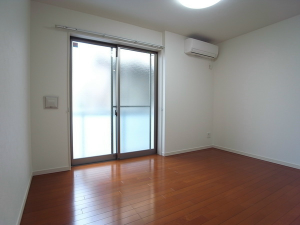 居室・リビング　日当たり良好の明るいお部屋です。