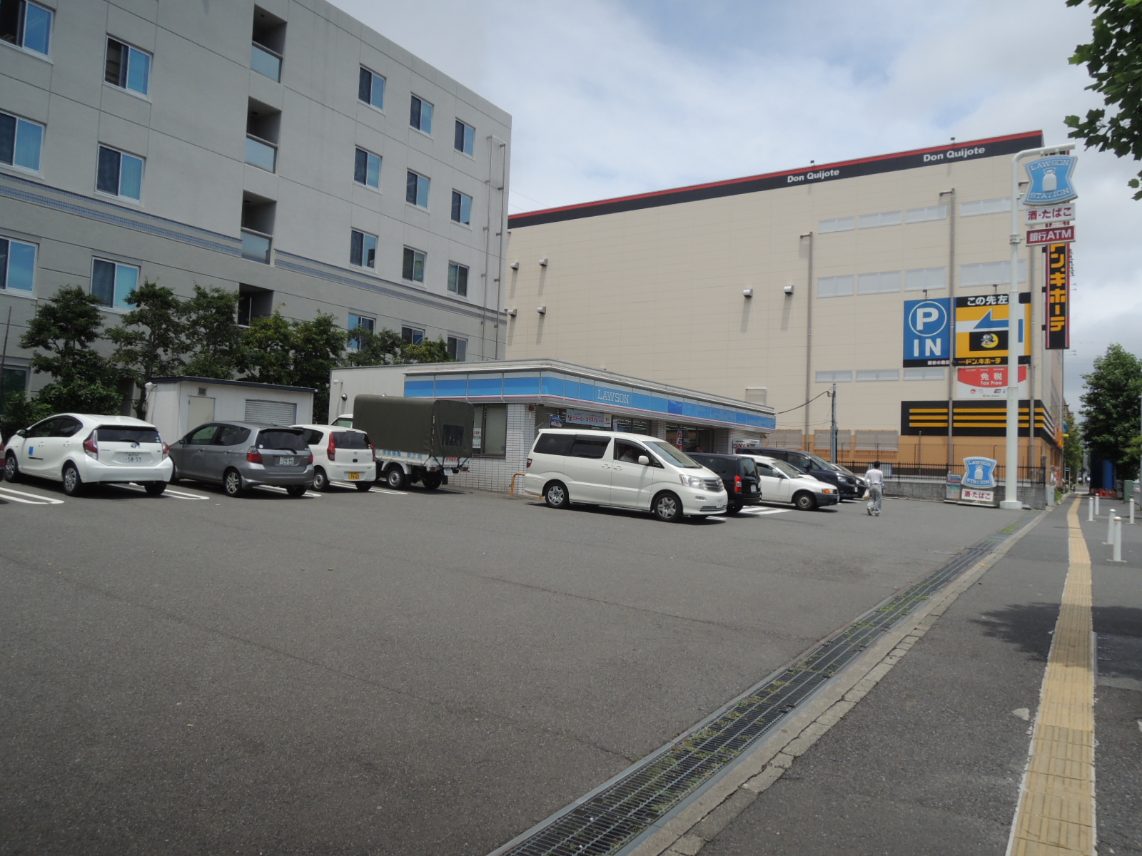 コンビニ　ローソン港北大豆戸町店（コンビニ）まで555m