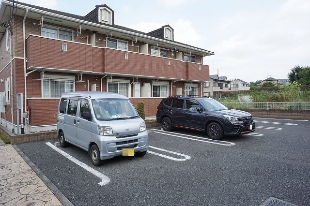 【シャトレ・ブリアン弐番館の駐車場】