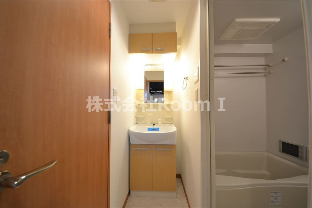 洗面設備　使いやすい独立洗面台です