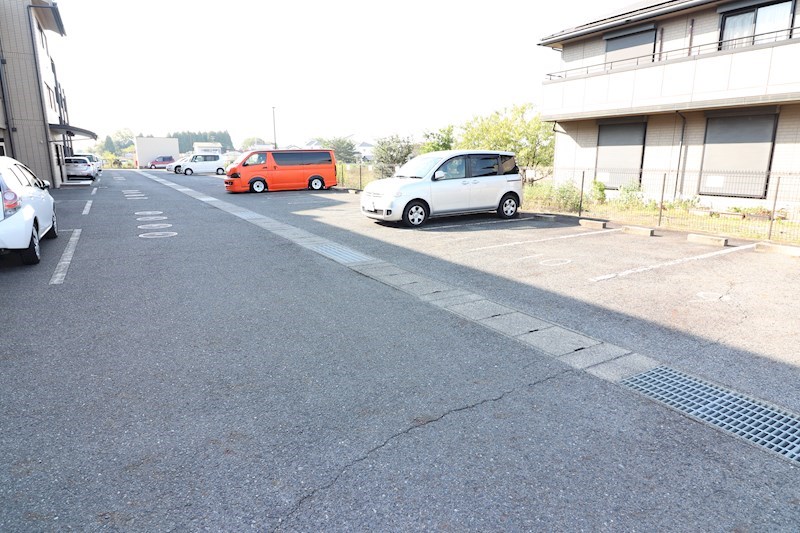 【磯城郡田原本町大字新町のマンションの駐車場】