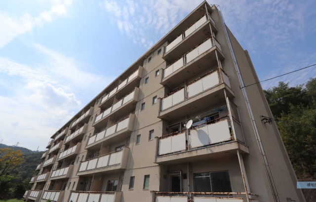 【倉敷市児島稗田町のマンションの建物外観】