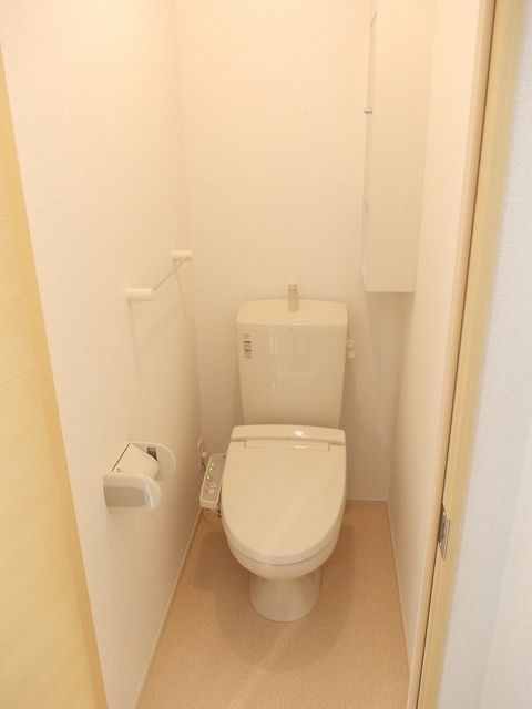 【海老名市中野のアパートのトイレ】