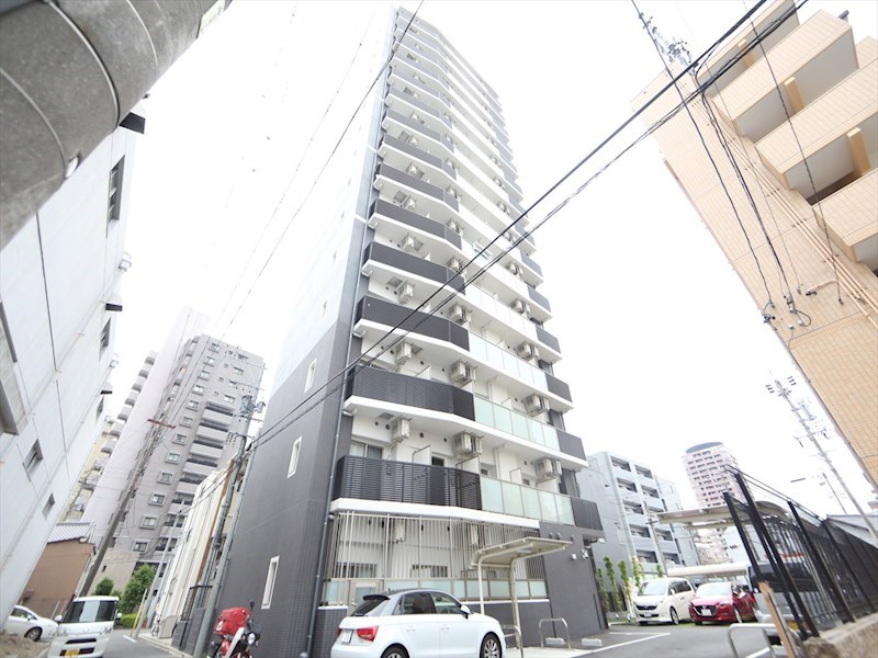 名古屋市千種区千種のマンションの建物外観