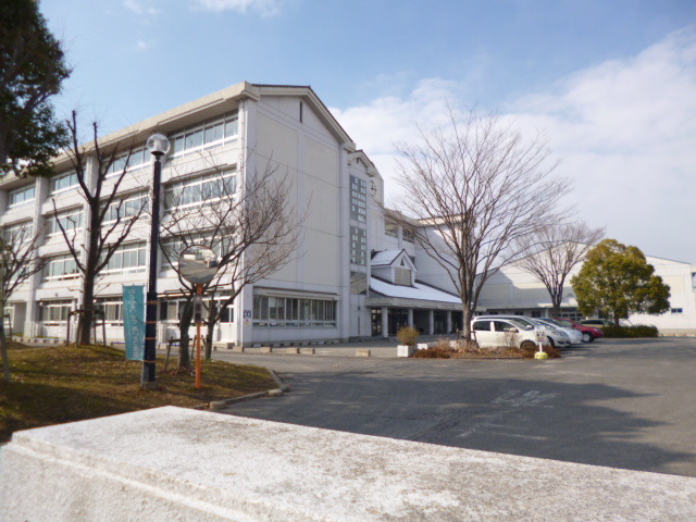 小学校　守山市立立入が丘小学校（小学校）まで402m