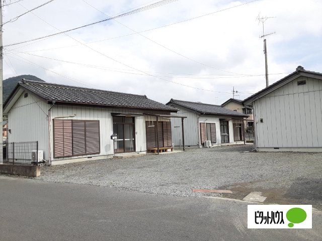 亀山方大沼田町貸家の建物外観