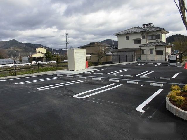 【カルム城西の駐車場】